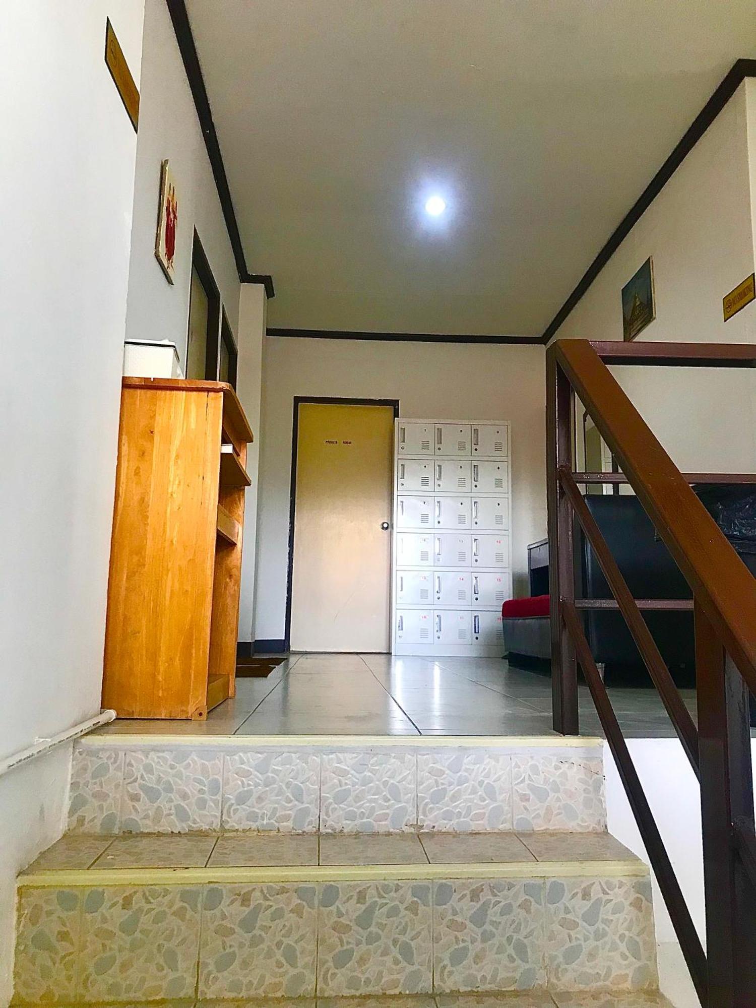 האד רין Moon Dolphin Hostel מראה חיצוני תמונה