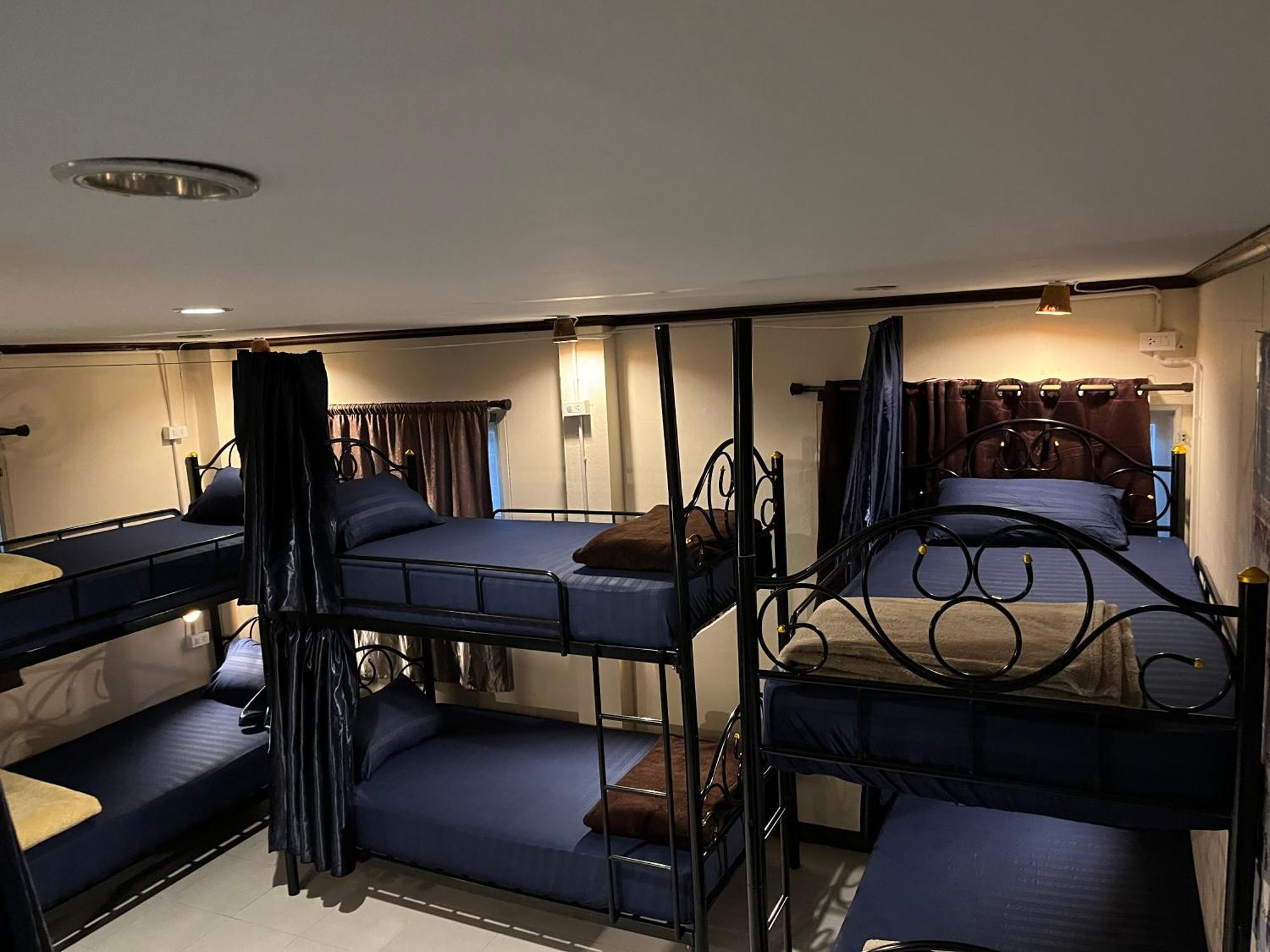 האד רין Moon Dolphin Hostel מראה חיצוני תמונה