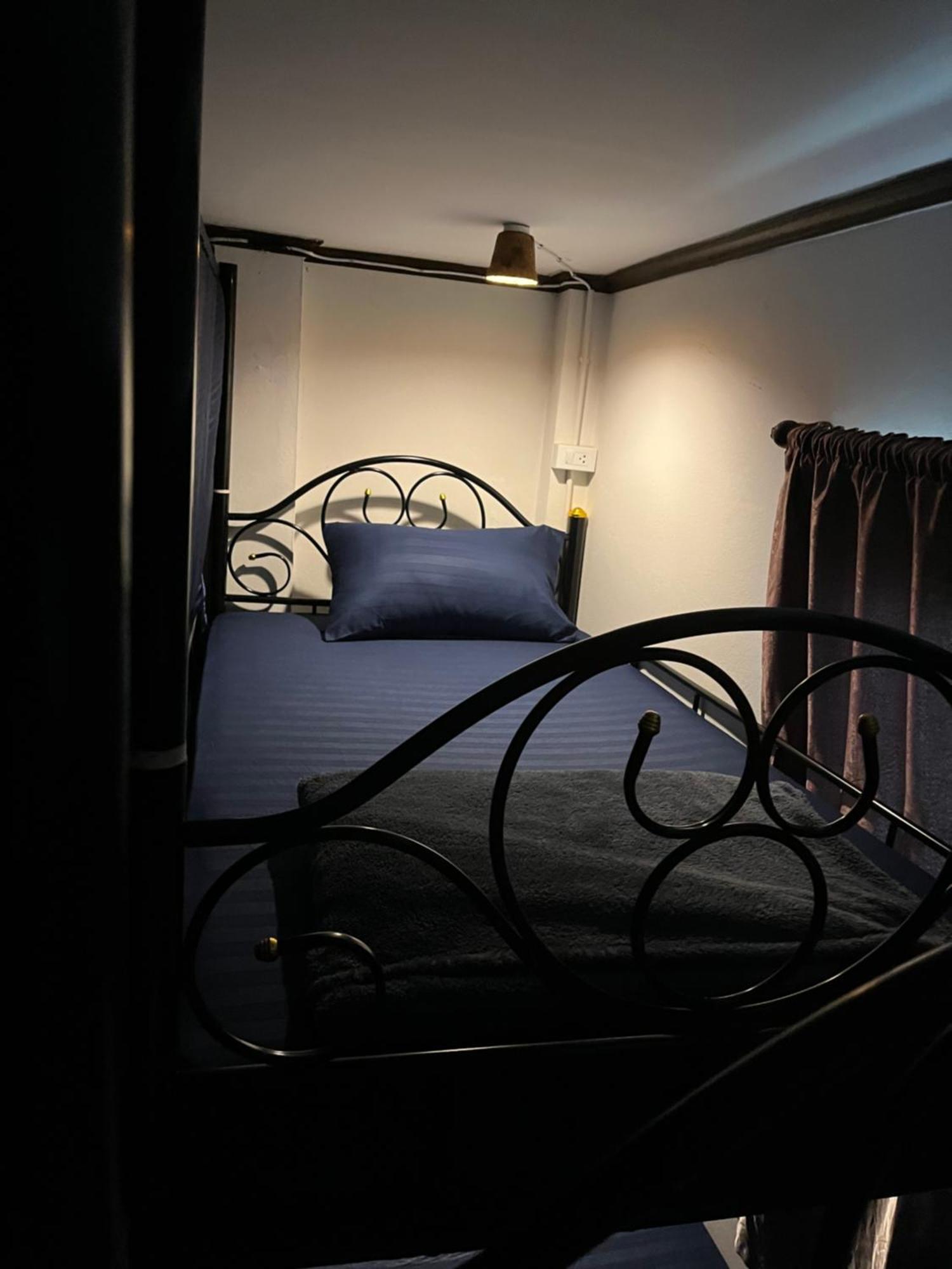 האד רין Moon Dolphin Hostel מראה חיצוני תמונה